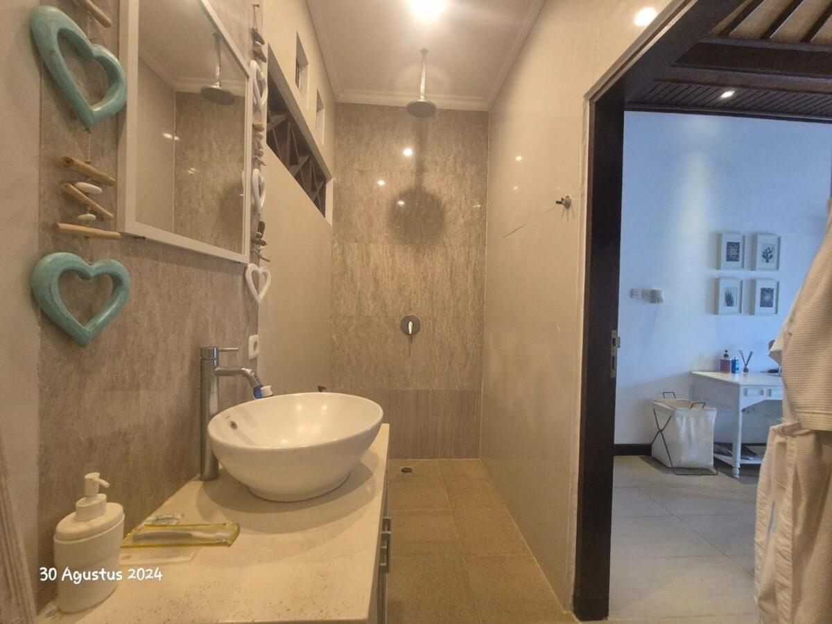 Villa Aura 3 Bedroom In Seminyak, Near The *