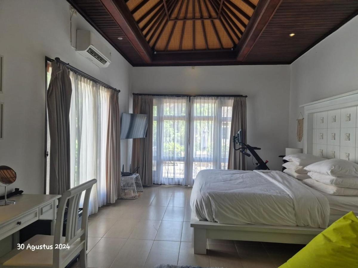 Villa Aura 3 Bedroom In Seminyak, Near The *
