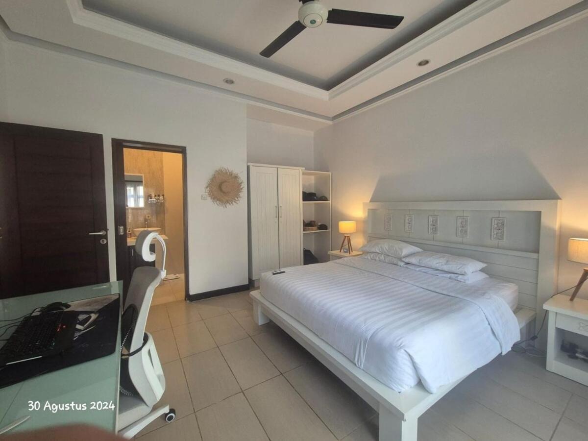 Aura 3 Bedroom In Seminyak, Near The Villa *
