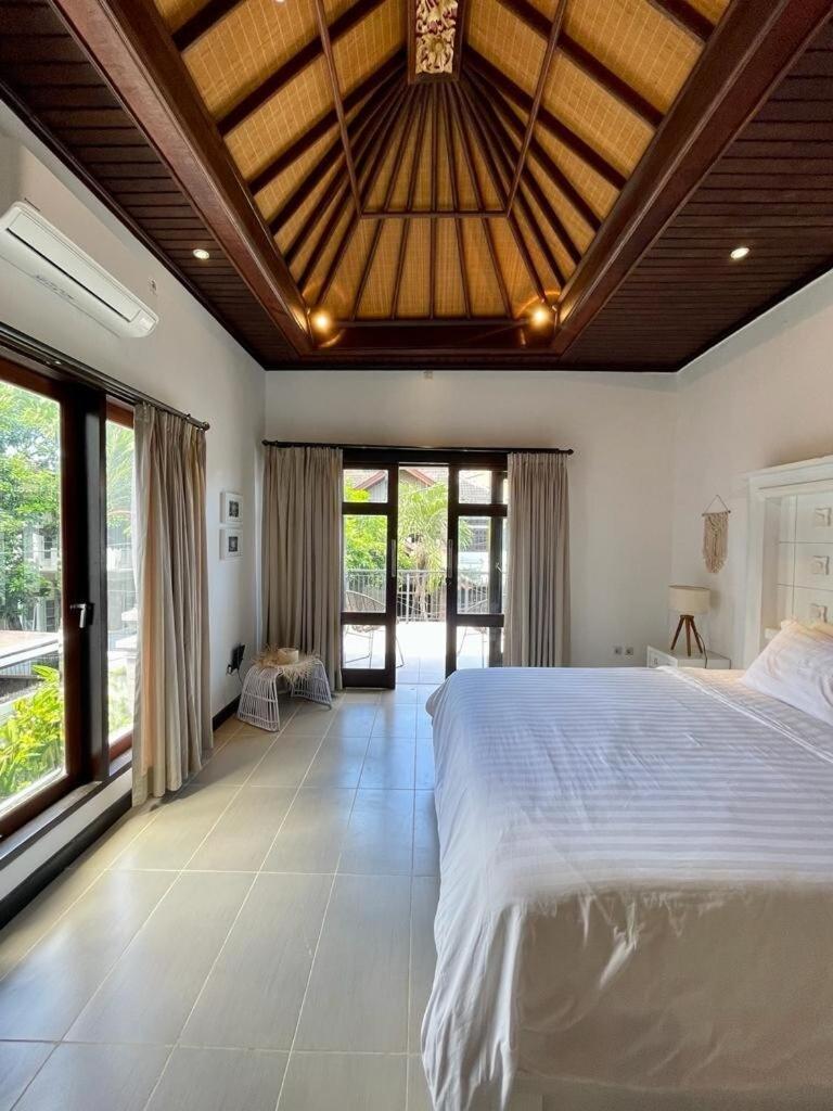 Aura 3 Bedroom In Seminyak, Near The *